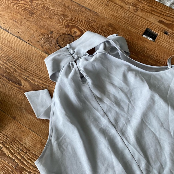 Sleeveless blouse with bow - Picture 4 of 4